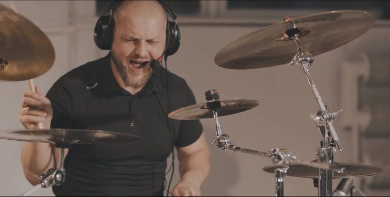 trylion perkusista kadr z klipu