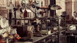 Targi staroci w Warszawie i okolicach – gdzie szukać najlepszych antyków?