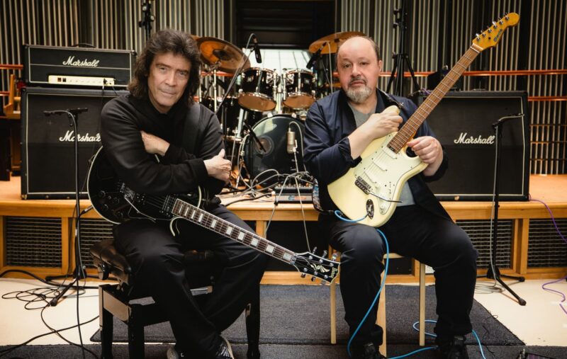 STEVE HACKETT & STEVE ROTHERY official photo(1)